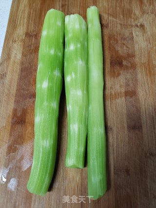 芝麻酱拌莴笋丝的做法步骤：1