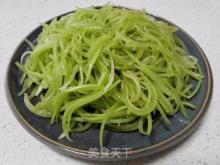 芝麻酱拌莴笋丝的做法步骤：4