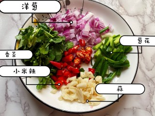 柠檬百香果酸辣鸡爪的做法步骤：4