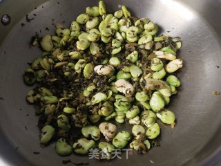 糟菜炒蚕豆的做法步骤：4