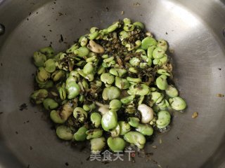 糟菜炒蚕豆的做法步骤：5