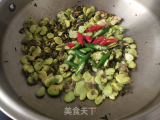 糟菜炒蚕豆的做法步骤：7