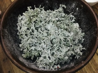 炝拌蒸茵陈的做法步骤：2