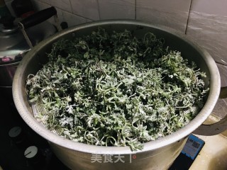 炝拌蒸茵陈的做法步骤：3