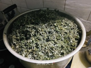 炝拌蒸茵陈的做法步骤：5