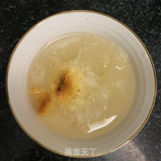 桃胶银耳羹的做法步骤：2