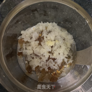 桃胶银耳羹的做法步骤：4
