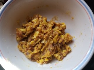 咸蛋黄肉松馅面包的做法步骤：1