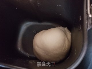 咸蛋黄肉松馅面包的做法步骤：3