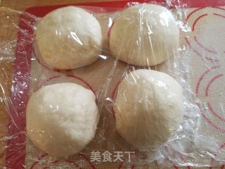 咸蛋黄肉松馅面包的做法步骤：6