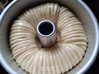 咸蛋黄肉松馅面包的做法步骤：11