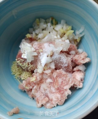 肉丸番茄汤粉的做法步骤：2