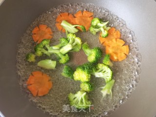 西兰花胡萝卜拌洋葱的做法步骤：8