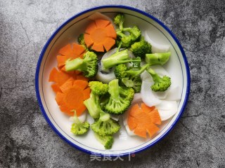 西兰花胡萝卜拌洋葱的做法步骤：12