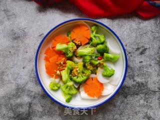 西兰花胡萝卜拌洋葱的做法步骤：14