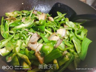 五花肉炒青椒的做法步骤：5