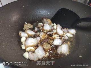 五花肉炒黄瓜圣女果的做法步骤：2
