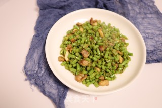 五花肉丁炒豆角丁的做法步骤：7
