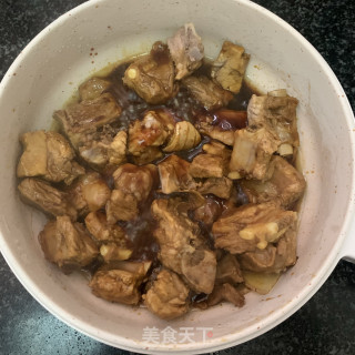胡萝卜玉米烧排骨的做法步骤：6