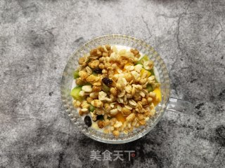 芒果甜瓜麦片酸奶杯的做法步骤：7
