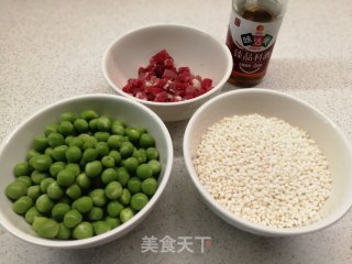 饭菜一锅端，色泽油亮～豌豆咸肉糯米饭的做法步骤：2