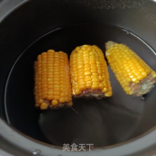 竹荪虫草花玉米炖鸽子的做法步骤：2