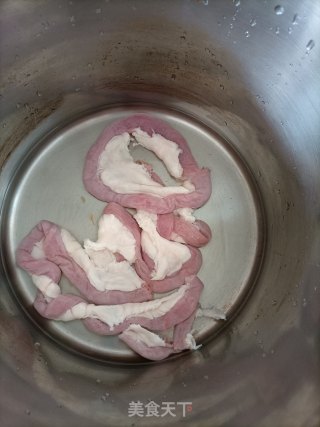 辣椒炒粉肠的做法步骤：2