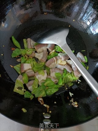 辣椒炒粉肠的做法步骤：7