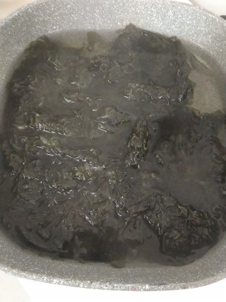 牛肉丸紫菜蛋汤的做法步骤：2
