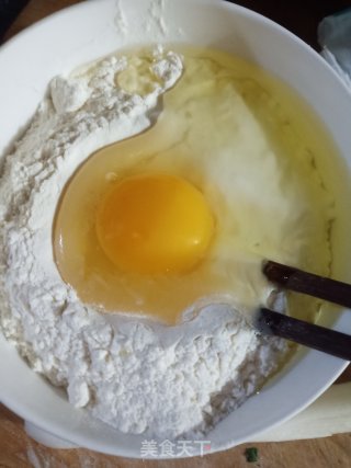 快餐鸡蛋饼的做法步骤：1