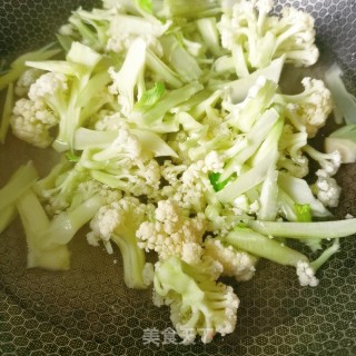花椰菜炒肉的做法步骤：4
