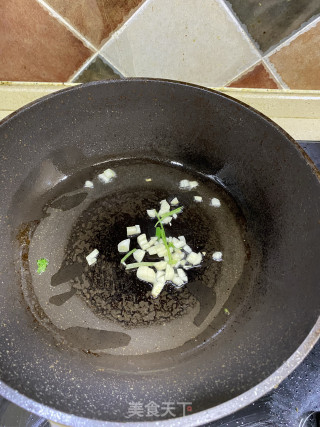 海鲜菇烧豆腐的做法步骤：2