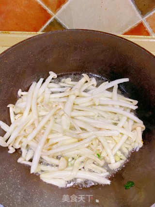 海鲜菇烧豆腐的做法步骤：3
