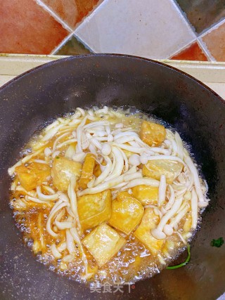 海鲜菇烧豆腐的做法步骤：5