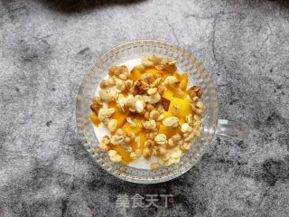 蓝莓芒果甜瓜酸奶杯的做法步骤：8