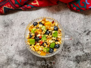 蓝莓芒果甜瓜酸奶杯的做法步骤：10
