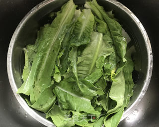 蚝油油麦菜的做法步骤：2