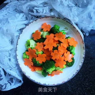 萝卜花拌西兰花的做法步骤：9