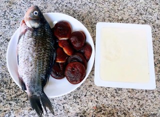 香菇鲫鱼豆腐汤#懒人快手餐#的做法步骤：1