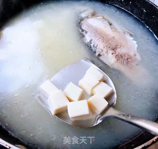 香菇鲫鱼豆腐汤#懒人快手餐#的做法步骤：6