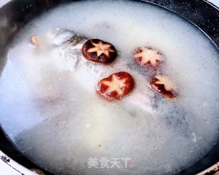 香菇鲫鱼豆腐汤#懒人快手餐#的做法步骤：7