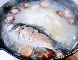 香菇鲫鱼豆腐汤#懒人快手餐#的做法步骤：8