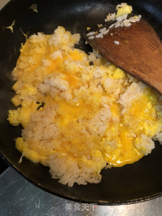 凤梨炒饭的做法步骤：4