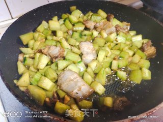 五花肉炒黄瓜丁的做法步骤：4