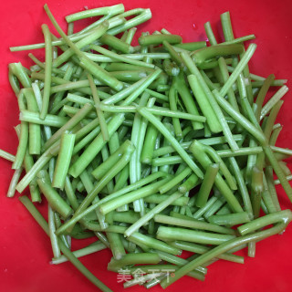 蒜蓉炒红薯叶的做法步骤：3