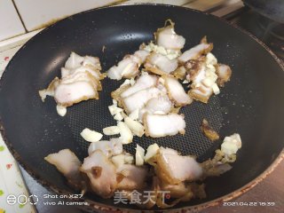 五花肉炒豆角白菜的做法步骤：2