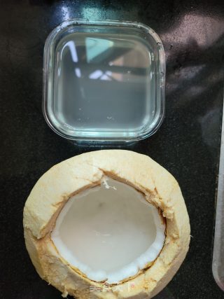 原只椰子炖鸡的做法步骤：2