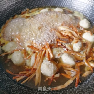 黄花菜鱼丸汤的做法步骤：5