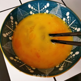 韭黄炒鸡蛋的做法步骤：2