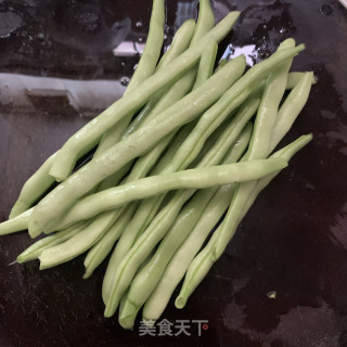 四季豆炒五花肉的做法步骤：1